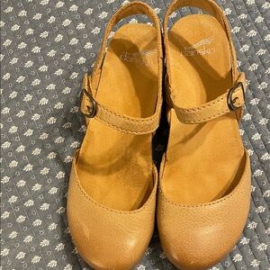 Dansko Camel/Tan Mary Jane Slingback Shoes, size 39